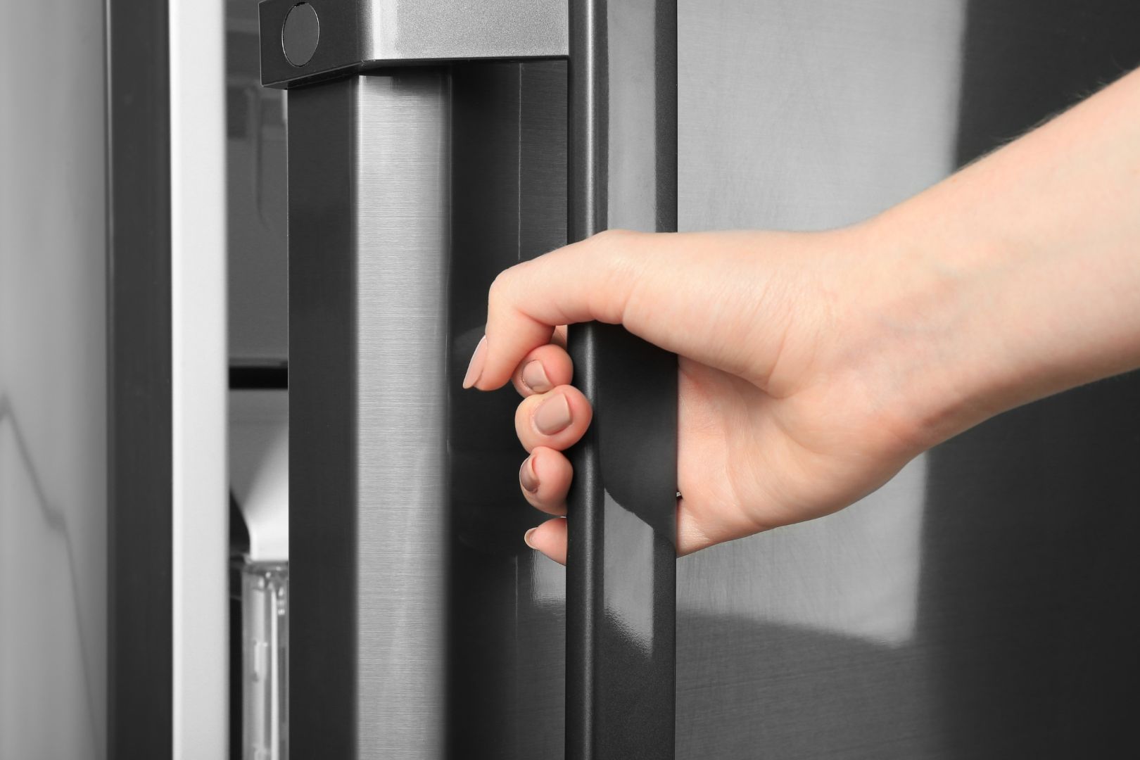 E Seguro Consertar Geladeira Sozinho Entenda os Riscos e Cuidados Necessarios