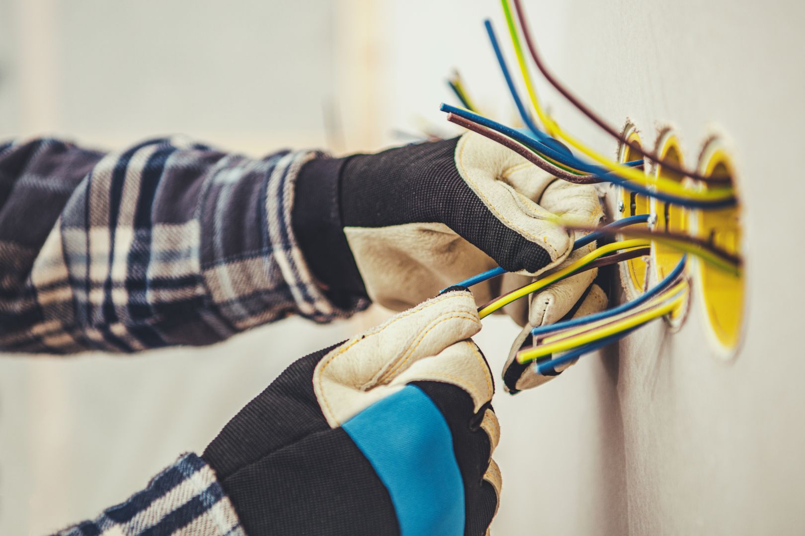 eletricista com crea