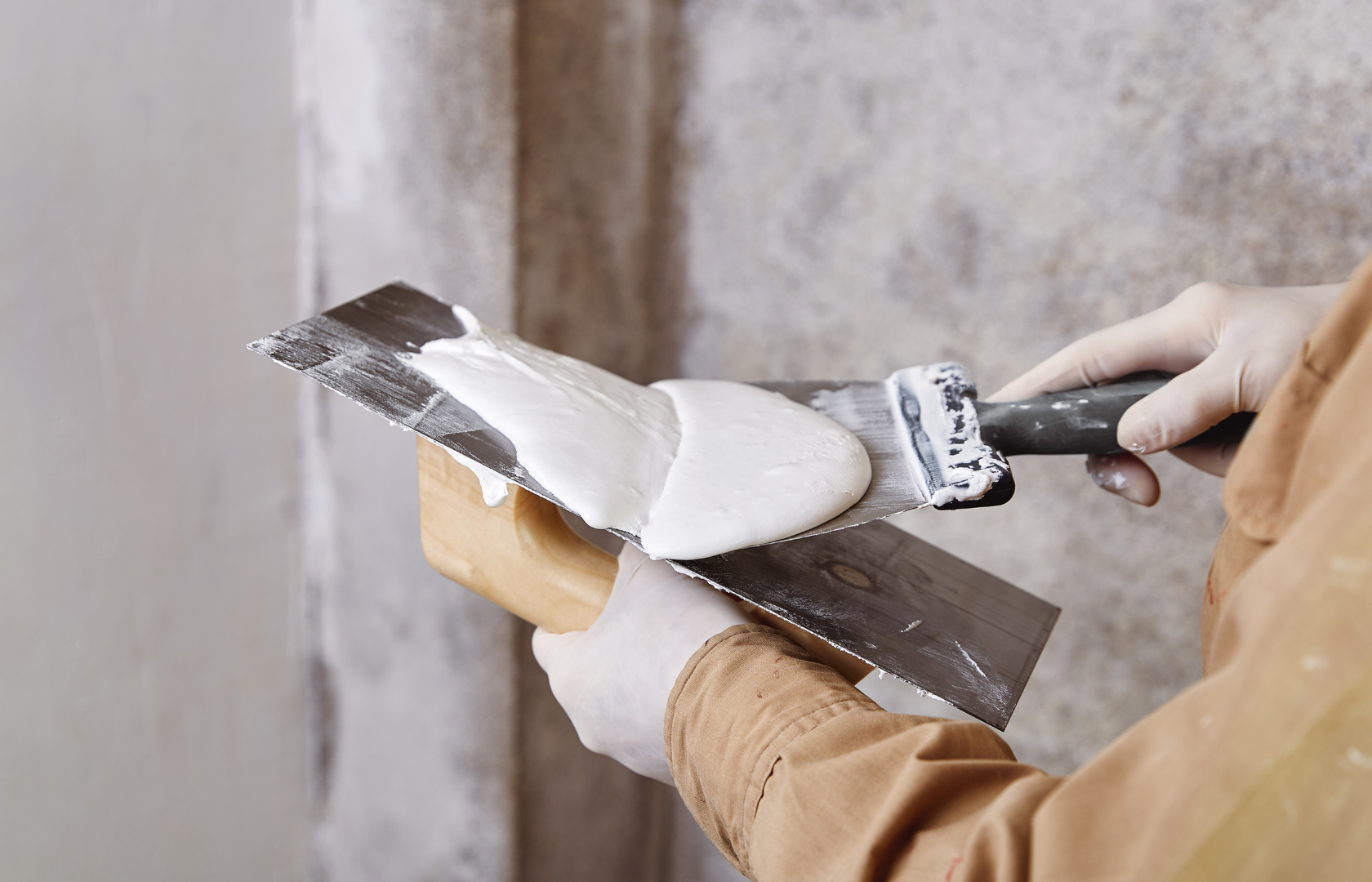 Como aplicar gesso na parede corretamente 1