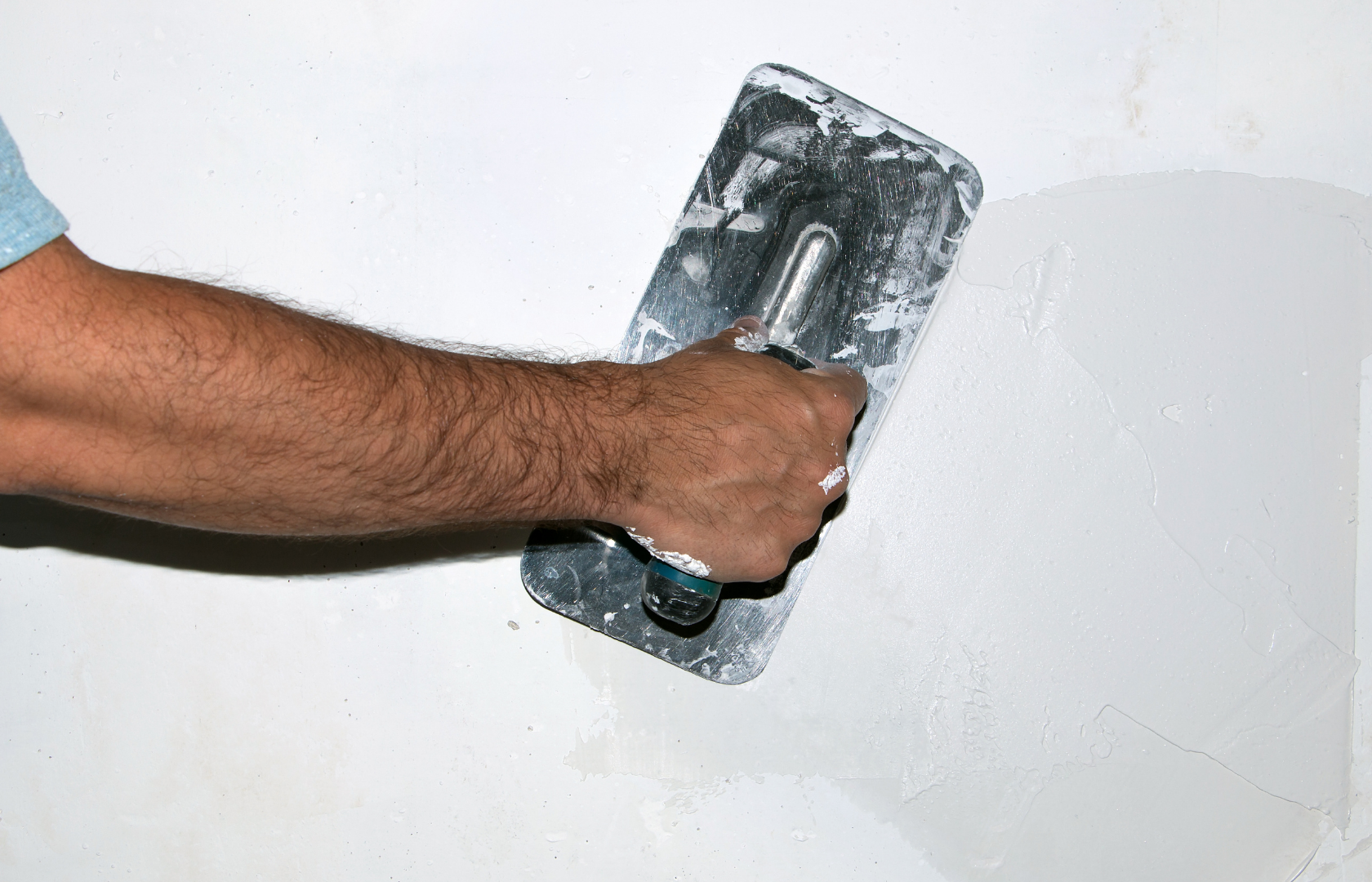 Como nivelar parede com gesso